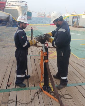 Onboard wire rope socketing at ships and vessels